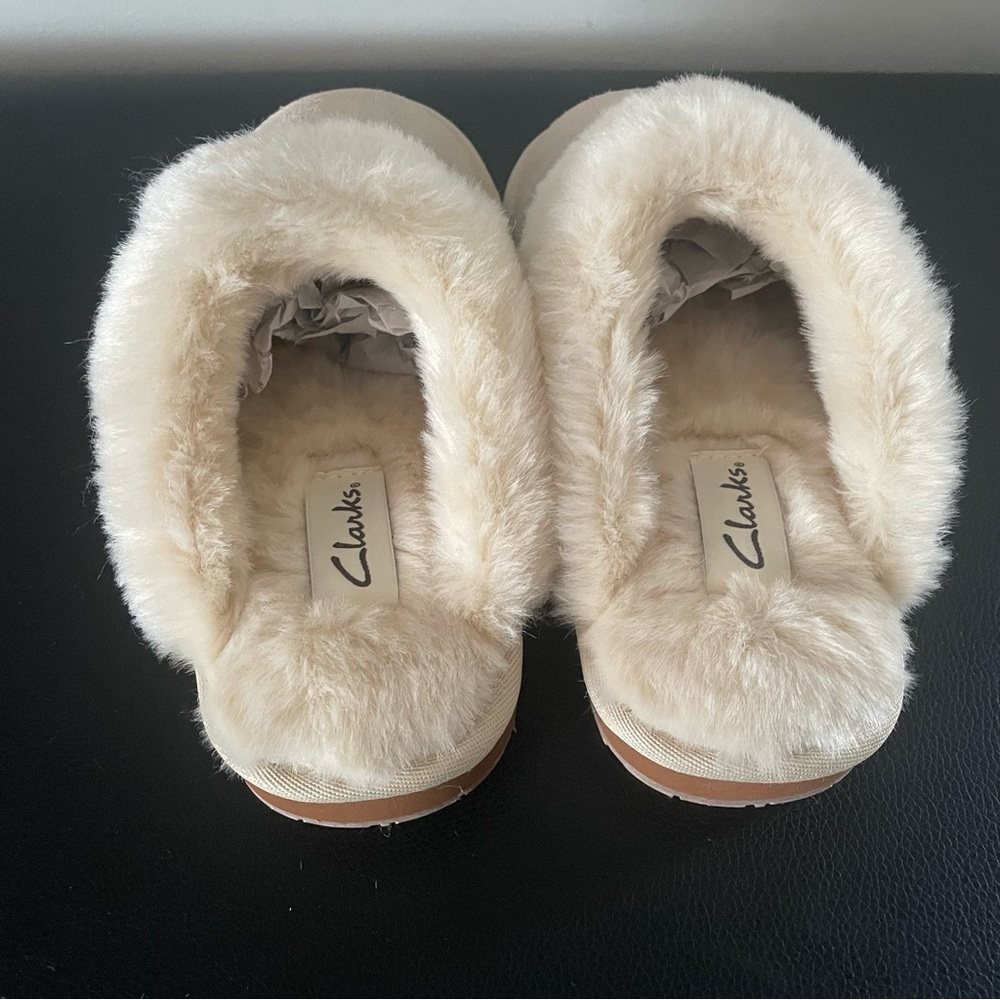 Clarks suede fur collar scuffs size 7 (6.5) NIB - Picture 2 of 9